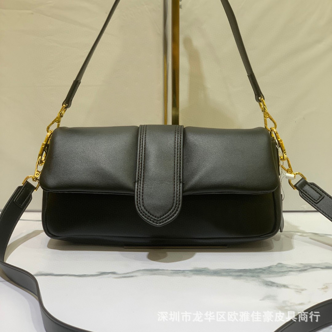 Designer crossbody bag New design with genuine leather ladies' top layer cowhide, French stick, armpit bag, crossbody bag style