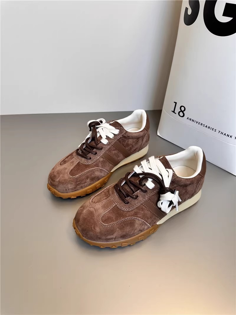 designer shoes 2025 Retro suede flat women's German training shoes style for early autumn double shoelaces fashionable casual shoes soft sole sho