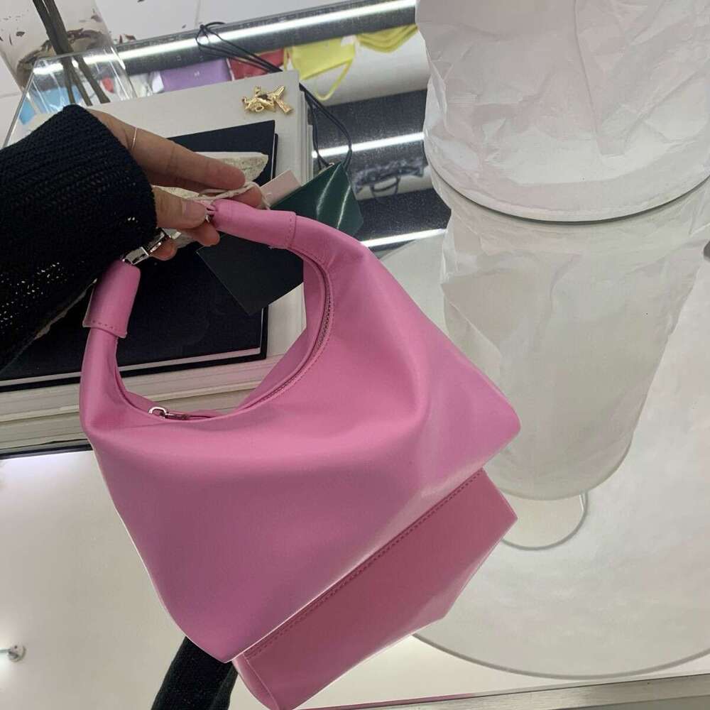 Blogger's Same Super Popular 2025 Niche Design Soft Leather Crescent Shaped Lunch Box Bag, Lazy Feeling, Hand-Held Crossbody New Women's Bag