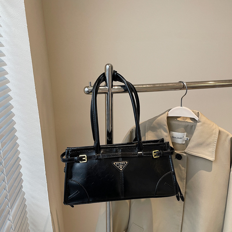 Free shipping 2025 new designer bag fashionable commuting elegant armpit bag single shoulder crossbody bag classic casual bag for womens