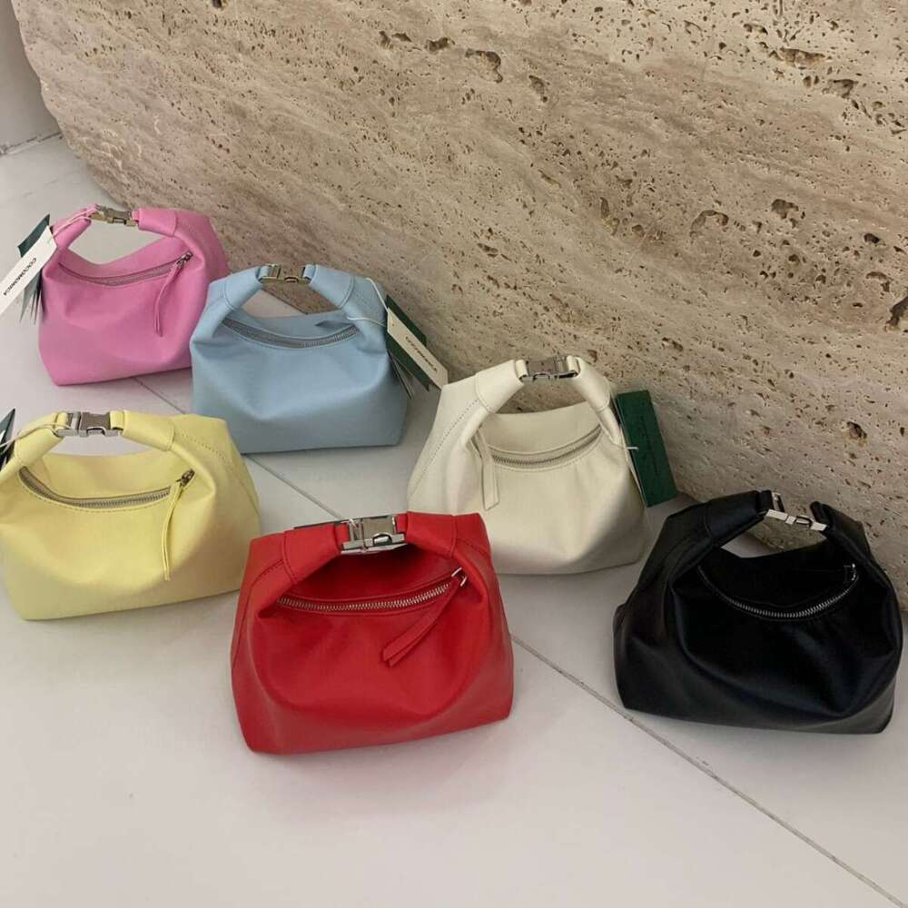 Blogger's Same Super Popular 2025 Niche Design Soft Leather Crescent Shaped Lunch Box Bag, Lazy Feeling, Hand-Held Crossbody New Women's Bag