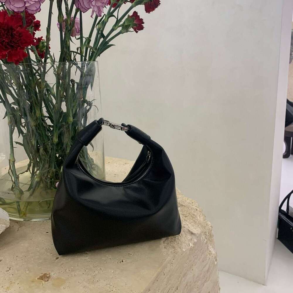 Blogger's Same Super Popular 2025 Niche Design Soft Leather Crescent Shaped Lunch Box Bag, Lazy Feeling, Hand-Held Crossbody New Women's Bag