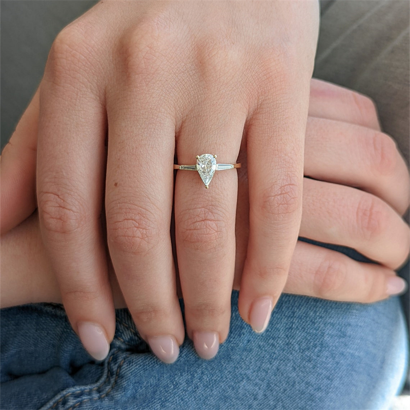Jewelry 18K 14K Yellow Real Gold 1.0 Carat Pear Cut Engagement Ring IGI Lab Grown Diamond With Trapezium Wedding Ring For Women