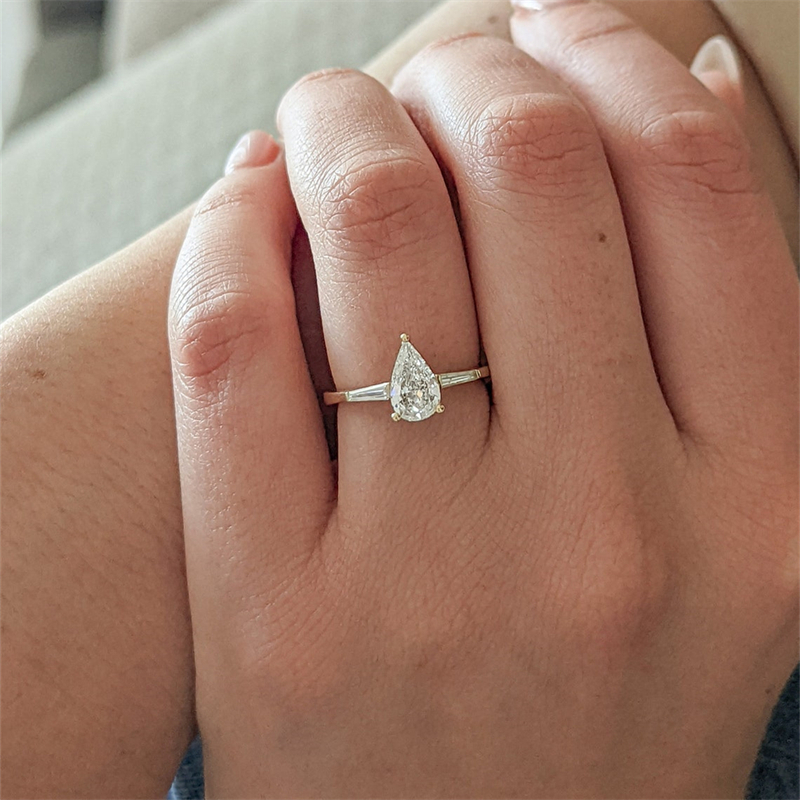 Jewelry 18K 14K Yellow Real Gold 1.0 Carat Pear Cut Engagement Ring IGI Lab Grown Diamond With Trapezium Wedding Ring For Women
