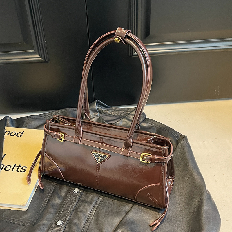 Free shipping 2025 new designer bag fashionable commuting elegant armpit bag single shoulder crossbody bag classic casual bag for womens