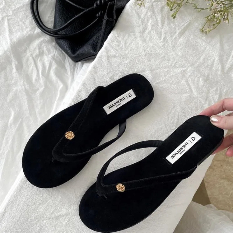 Flat bottom small perfume slippers womens shoes wearing niche in summer gentle fairy style clip toe flip 250326