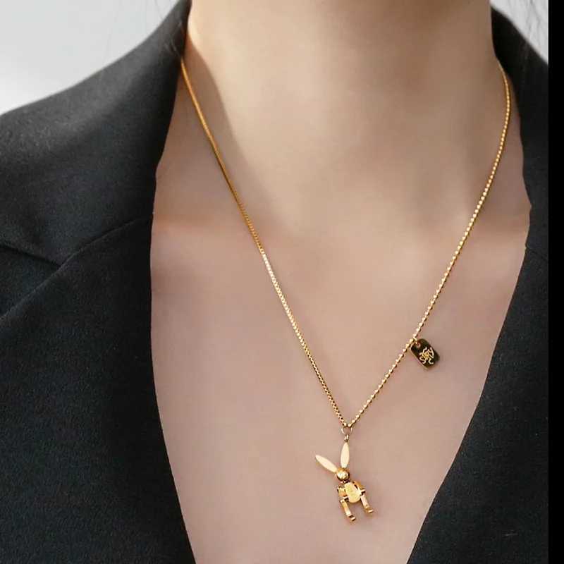 Fashion cartoon mechanical rabbit pendant necklace womens hip-hop color titanium steel necklace jewelry accessories Y250329