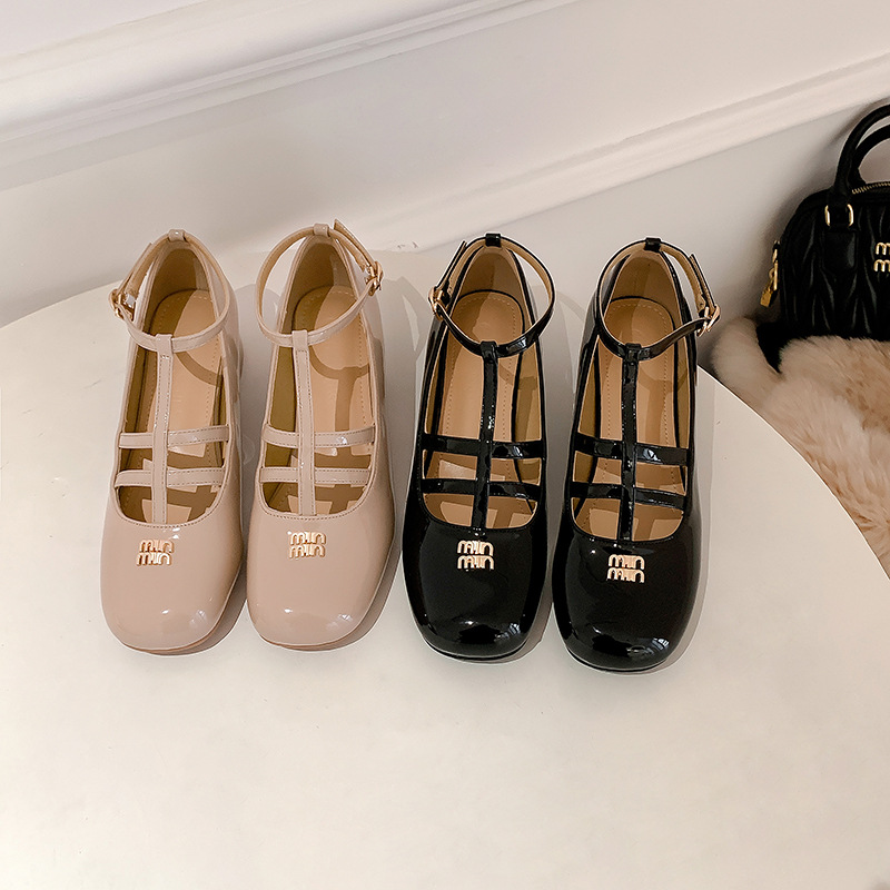 designer shoes 2025 new Trendy and versatile shallow-mouth round-toe style for spring and summer Retro and fashionable shiny thick-heeled small leathe
