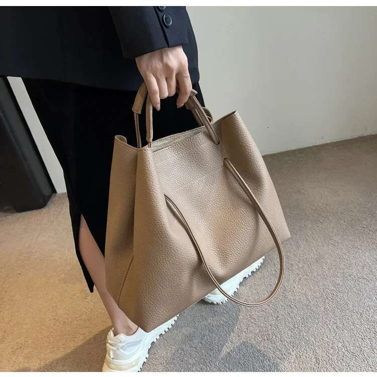 Women Large Capacity 2025 Stylish Texture Hand Shoulder Bag Everything Work Commute Armpit Tote Purses And Handbags
