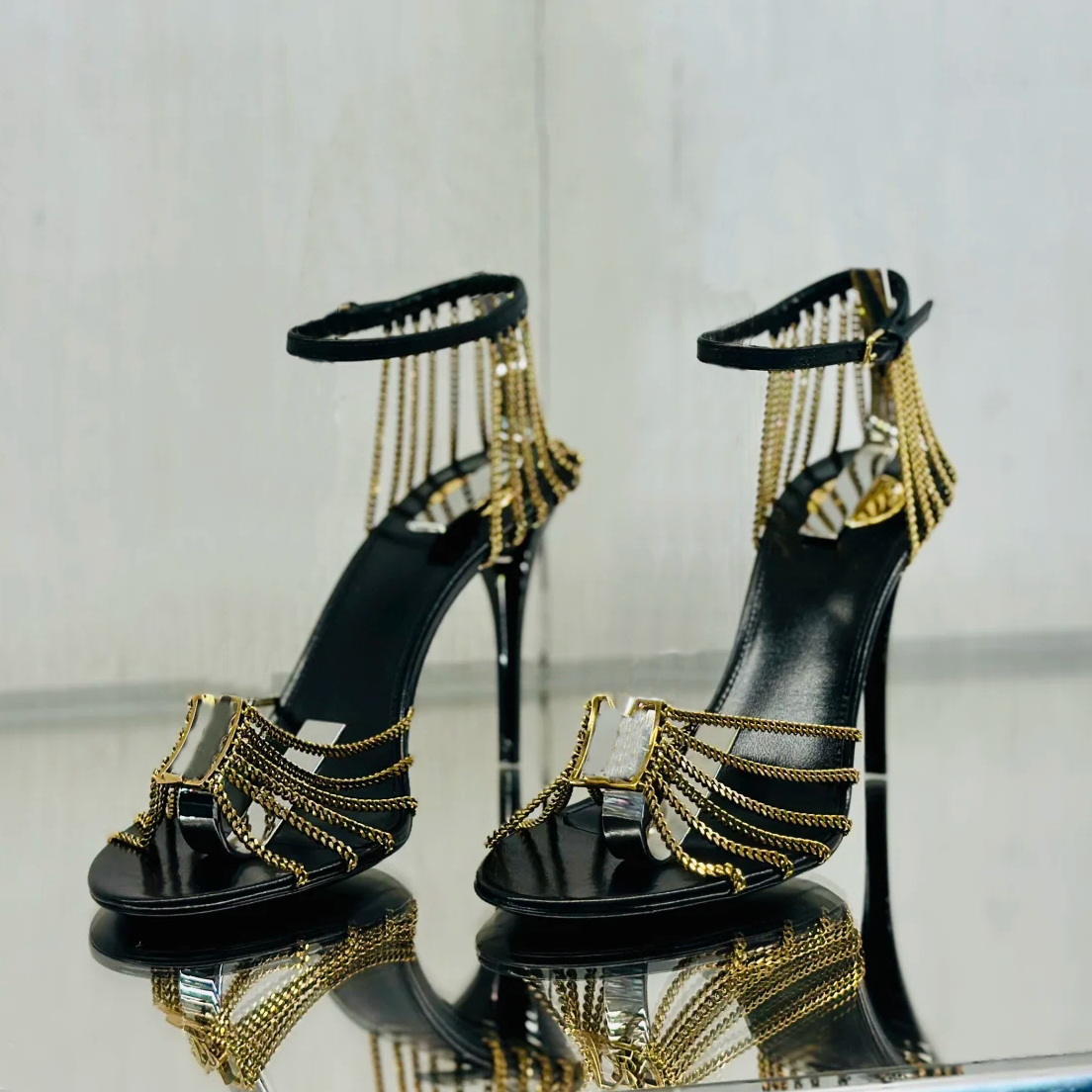 Top Metal Chain Combination High Heeled Sandals 9cm Foot Naked Tie-up Sandals Luxury Designer Round Toe Hollow Party Evening Dress Shoes Factory Footwear With box