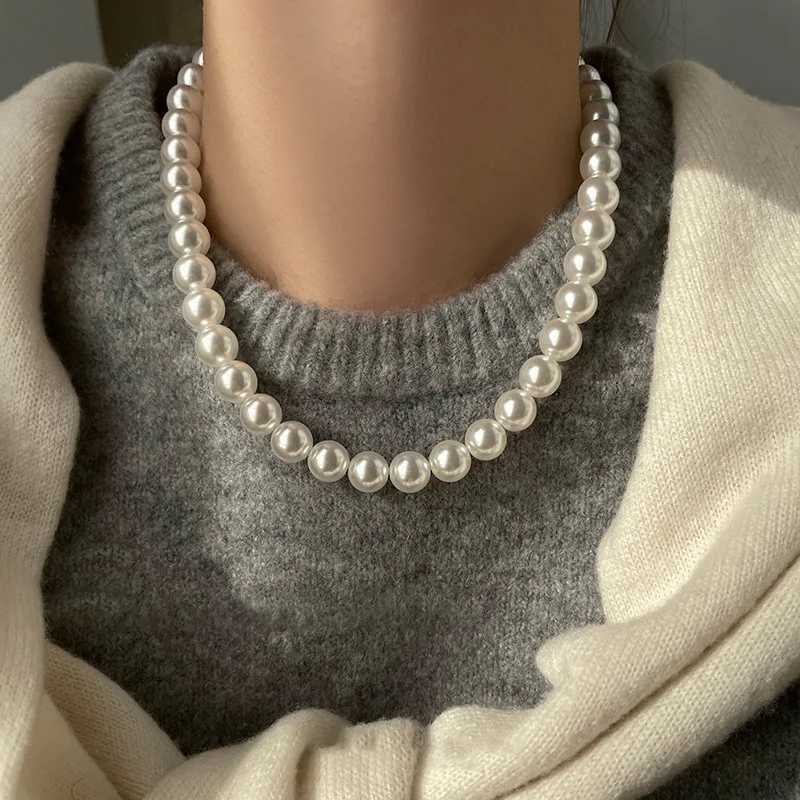 White Pearl Magnet Necklace European And American Style Personzed Fashion Clavicle Necklace Ladies Girls Travel AccessoriesC250407