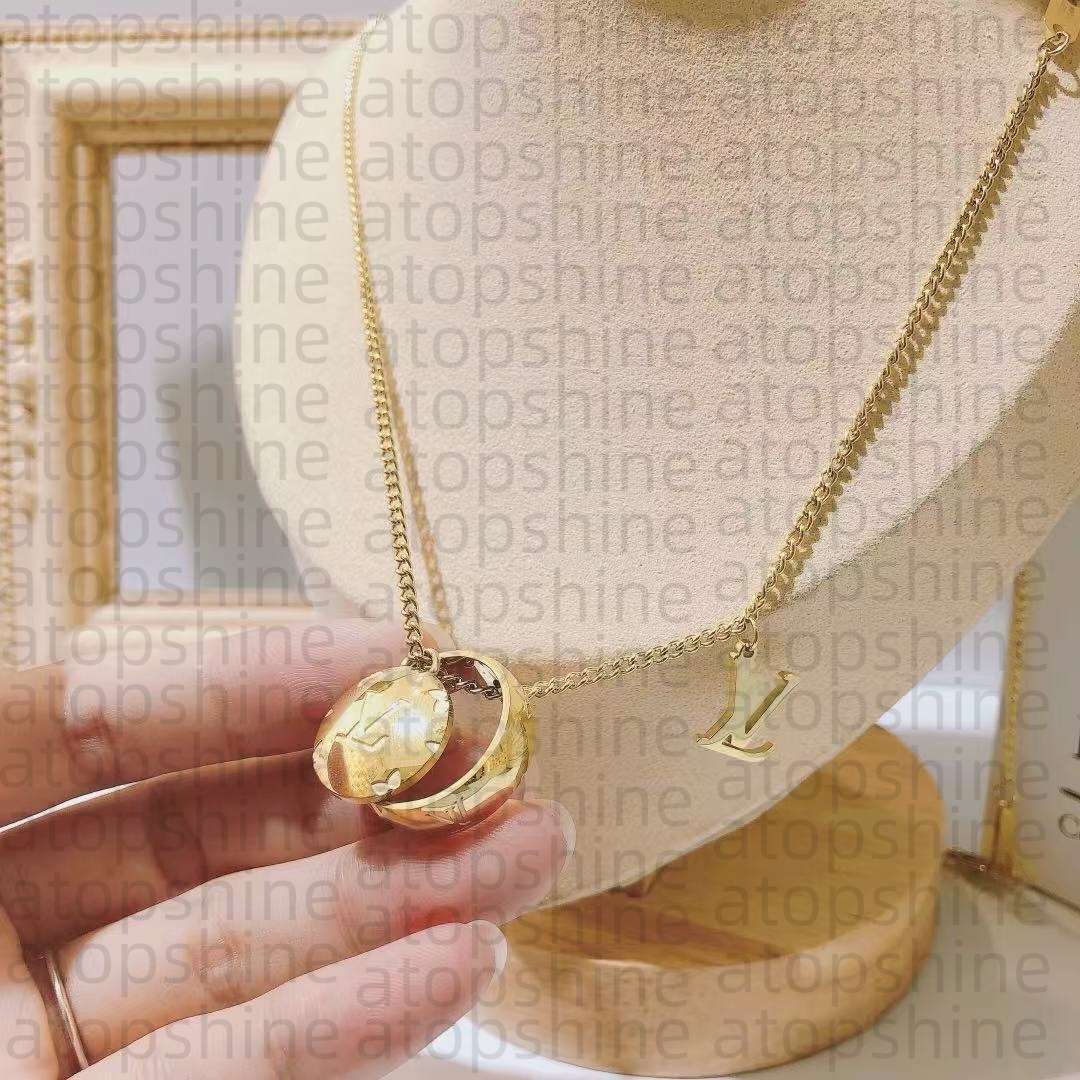 2025 Luxury necklaces designer necklace Heart Bracelets Pendant for women Silver clover necklace Vintage Gift And Long chain Jewelry LVVV necklace brand