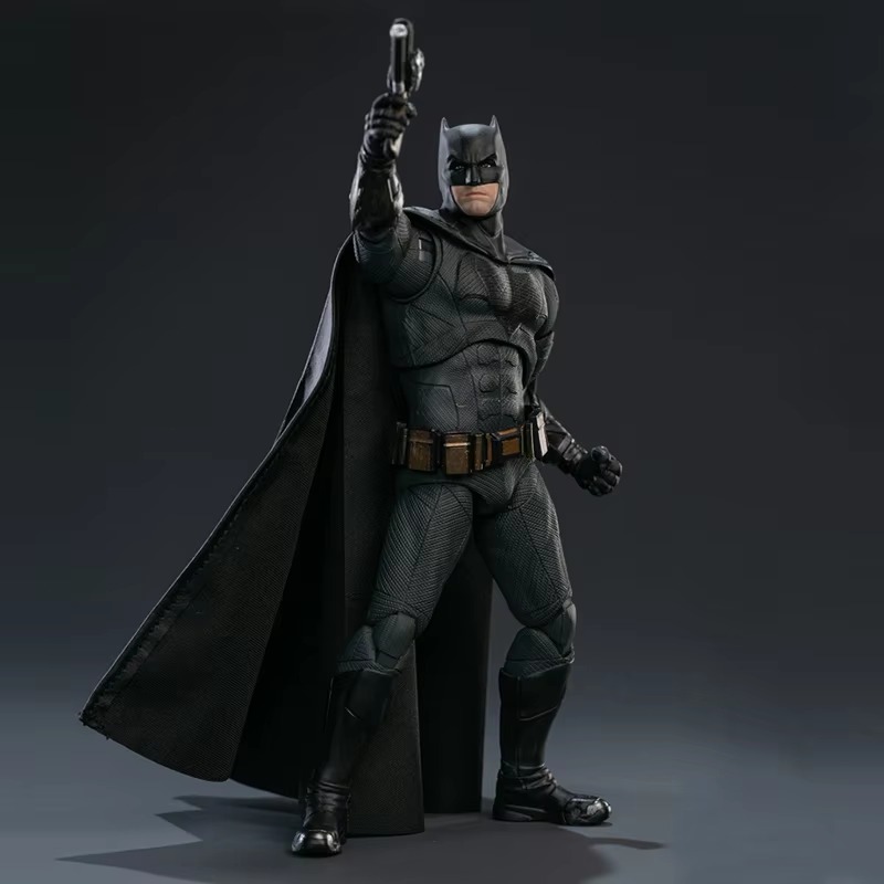 Action Toy Figures Authentic Authorization Fondjoy Justice League Light Armor Batman Model Sculpt Action Figures 19cm DC Batman Collect Model Boy Birt