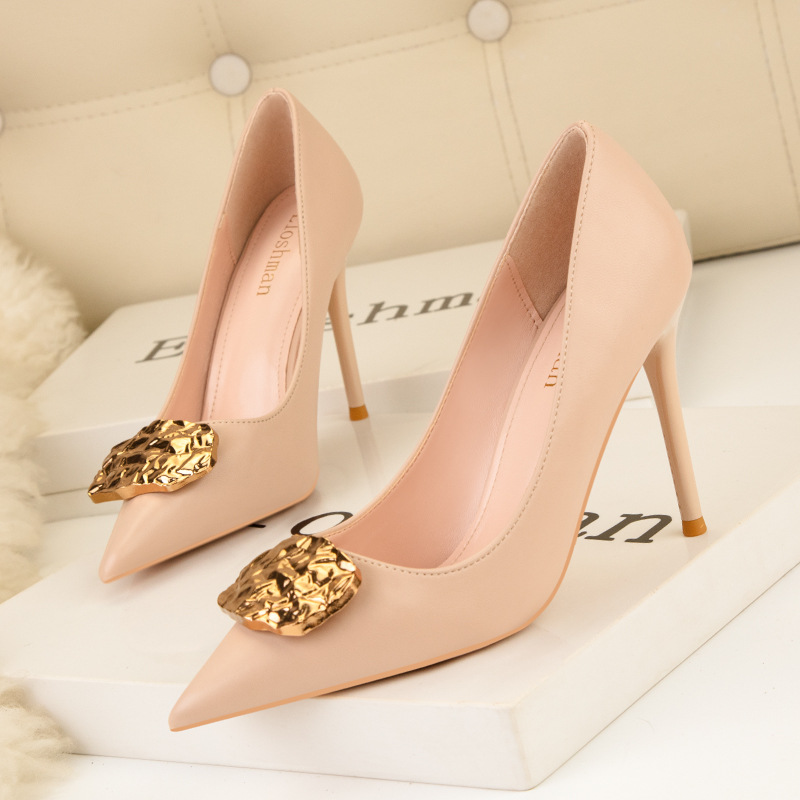 European and American style fashionable banquet shoes thin heels high heels shallow mouth pointed toe single shoes decorated with metal buckles new de