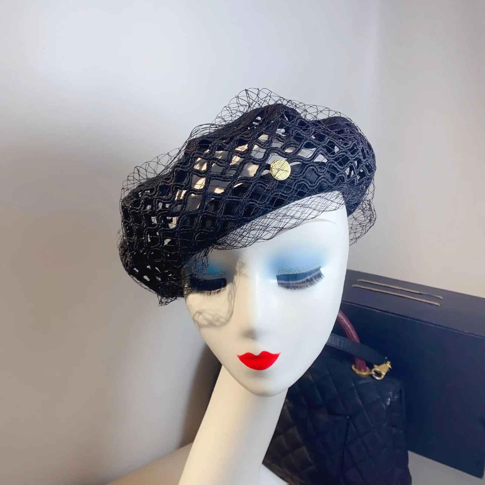 Spring and Autumn Gauze Hollow Breathable Braided Beret Shopping Outdoor Wear Fashion Trend Millinery 250326