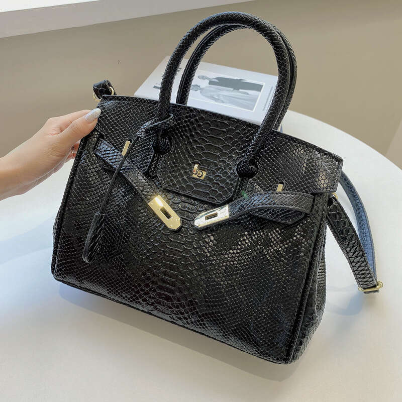 Snake skin pattern for women 2024 new large capacity handbag, trendy commuting single shoulder crossbody bag
