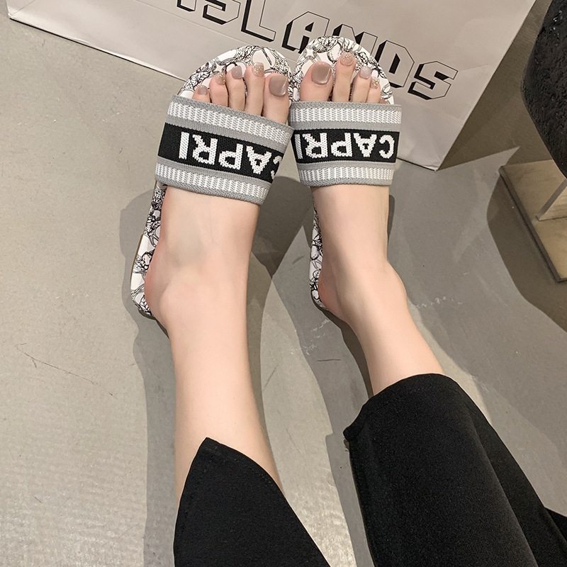 Free shipping 2025 Summer new embroidered letter slippers Holiday Holiday beach flip-flops new plus size flip-flops women 35-43