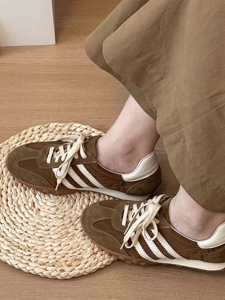 designer shoes new Women's flat leather German training shoes style for spring and autumn Super popular soft sole retro little white shoes versat