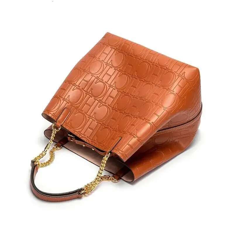 CH Women's Large-Capacity Tote Bag Superior Sense Of Solid Colour Simple Daily Commuting Fashion Style Ladies Versatile