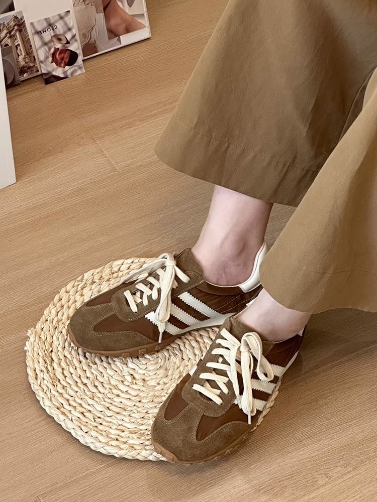 designer shoes new Women's flat leather German training shoes style for spring and autumn Super popular soft sole retro little white shoes versat