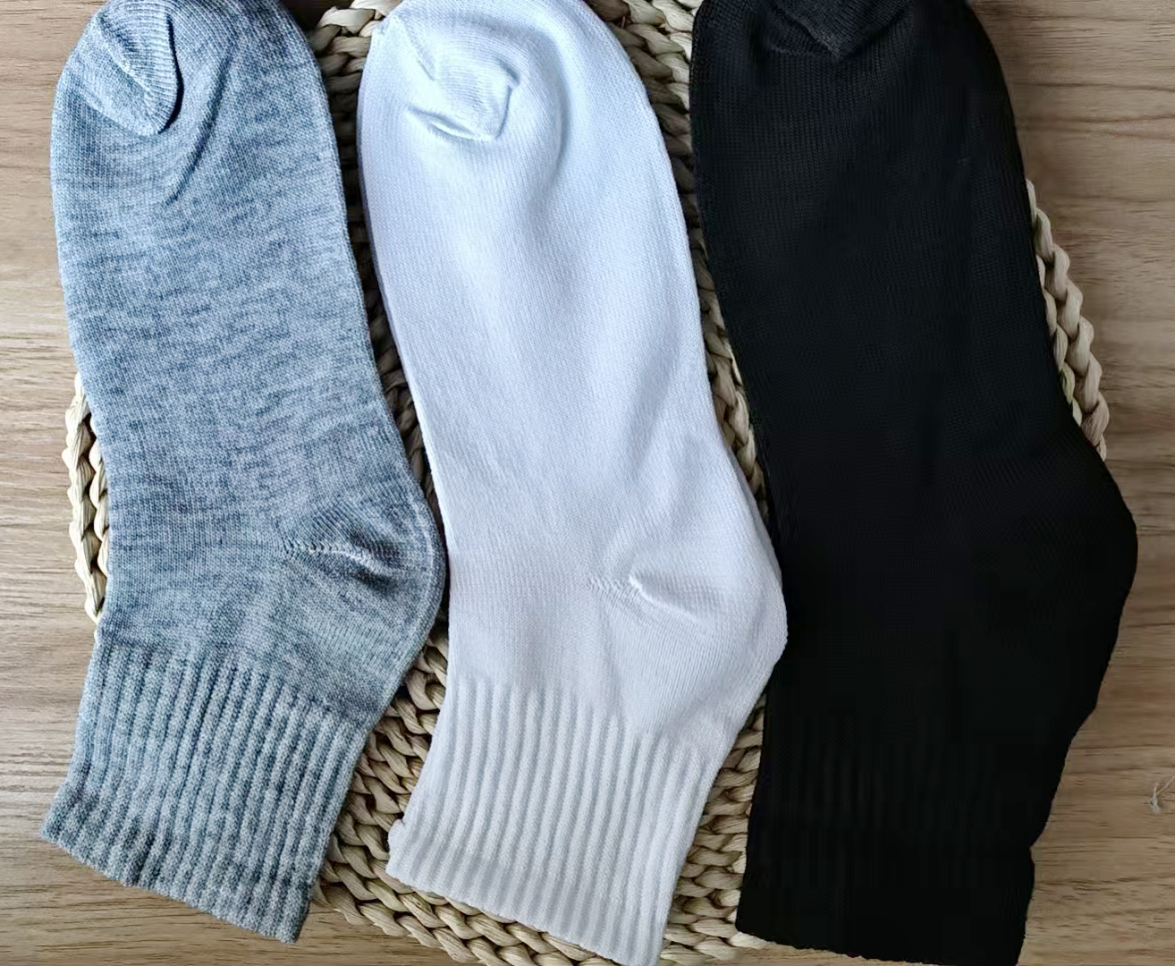 Athletic mid-calf socks wrap around the ankle for better comfort during exercise A pack of 10 pairs