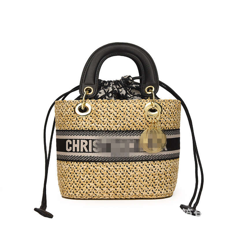 Fashionable hand-held small for women, 2024 summer new high-end grass woven bag, one shoulder vegetable basket bag
