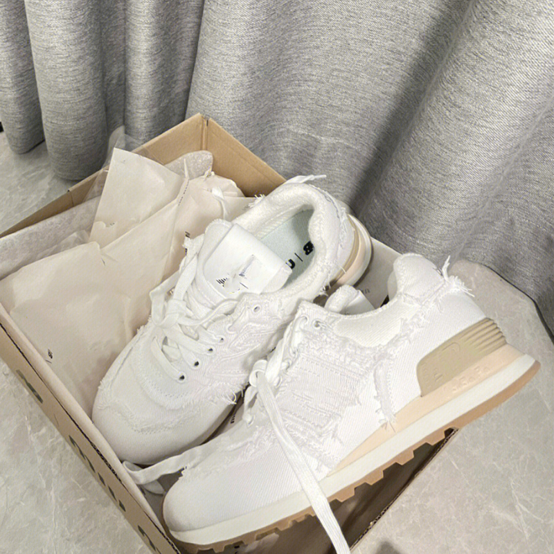 Brand Rumnning Shoes Four Seasons Sports Shoes Trendy Fringed Sneakers Lace White Shoes