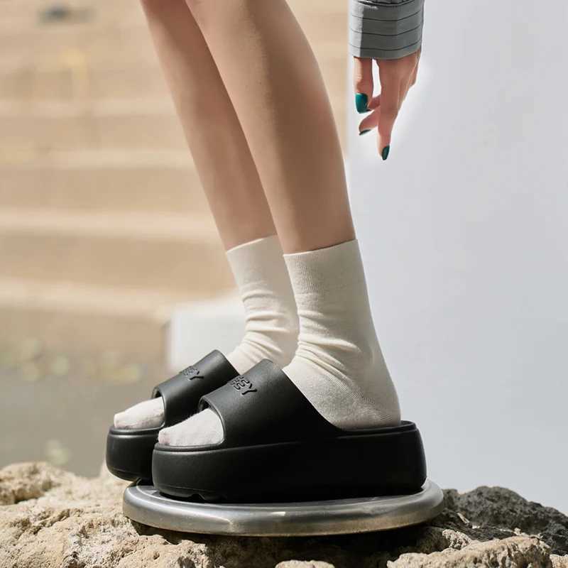 New Arrival Fashion womens slippers 6cm thick sole pressure distribution soft and comfortable bouncing beach sandals anti slip and lightweight shoes T