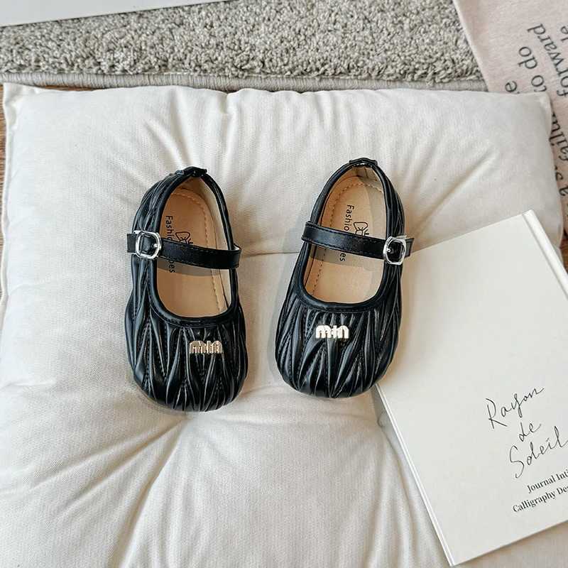 New Girls Small PU Leather Shoes for Spring and Autumn 2024 Baby Soft Bottom Round Insole 1-Foot Casual ApartmentXJ250331