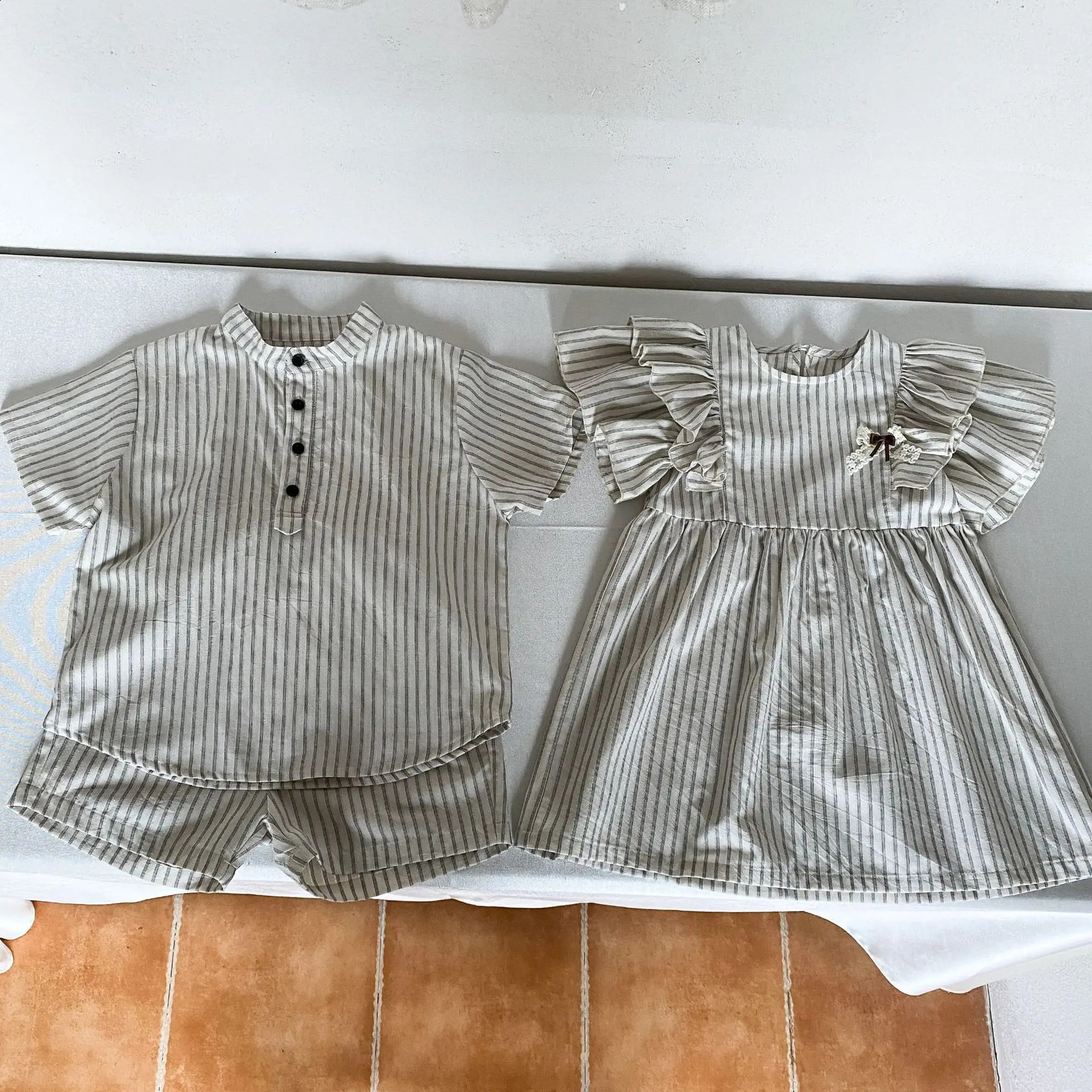 220041 Brothers and sisters Clothing 2024 Summer Short Sleeve Stripe Baby Boys Set or Cotton Girls Dress 250325z