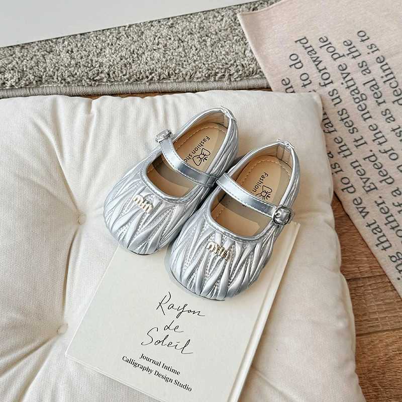 New Girls Small PU Leather Shoes for Spring and Autumn 2024 Baby Soft Bottom Round Insole 1-Foot Casual ApartmentXJ250331