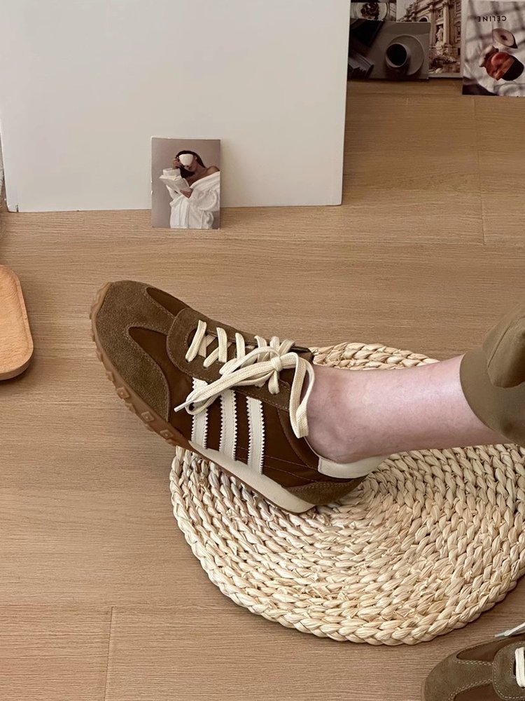designer shoes new Women's flat leather German training shoes style for spring and autumn Super popular soft sole retro little white shoes versat