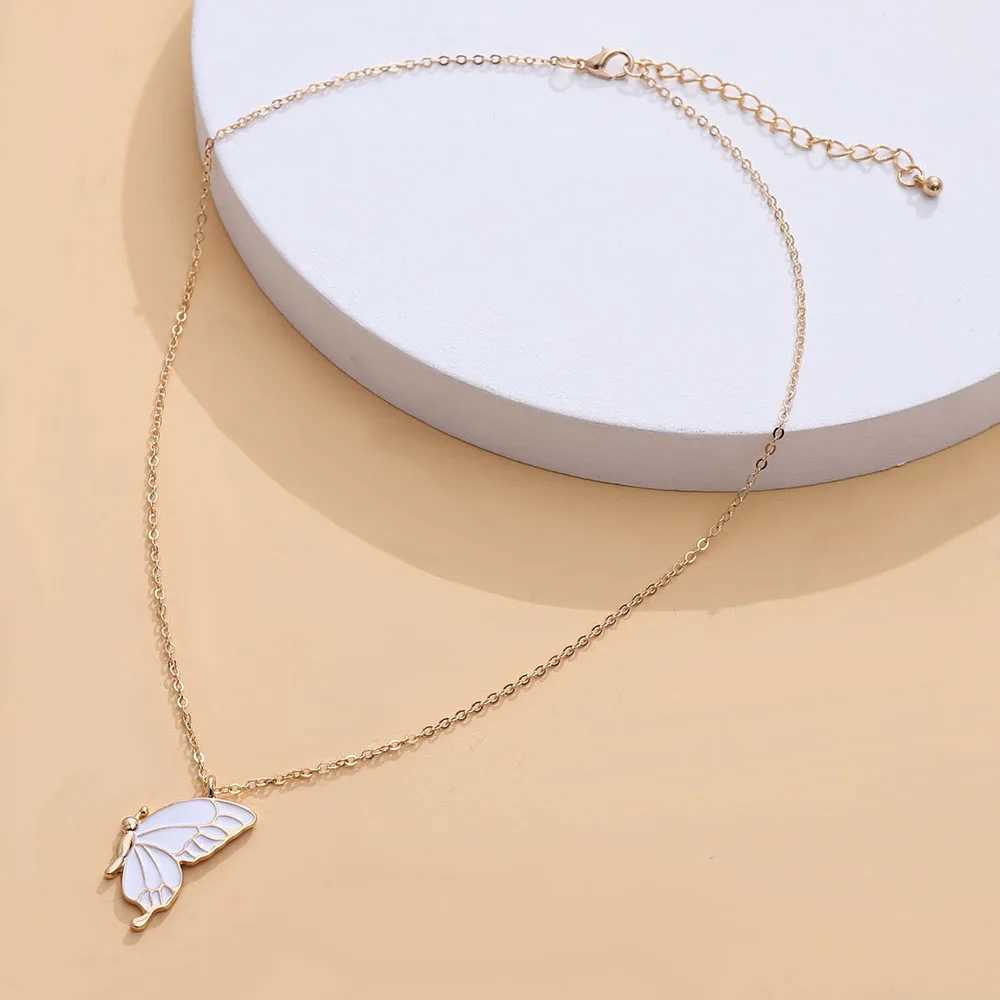1 pair of beautiful butterfly pendant necklaces as a special gift for girls for mothers daughters sisters and friendsT250331