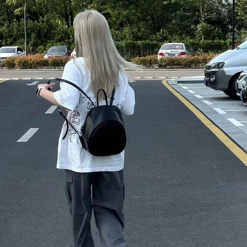 South Korea small backpack women's large capacity leisure backpack 2025 simple small backpack