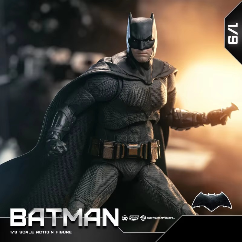 Action Toy Figures Authentic Authorization Fondjoy Justice League Light Armor Batman Model Sculpt Action Figures 19cm DC Batman Collect Model Boy Birt