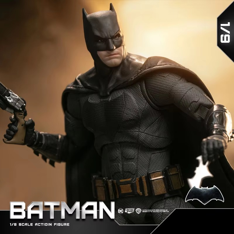 Action Toy Figures Authentic Authorization Fondjoy Justice League Light Armor Batman Model Sculpt Action Figures 19cm DC Batman Collect Model Boy Birt