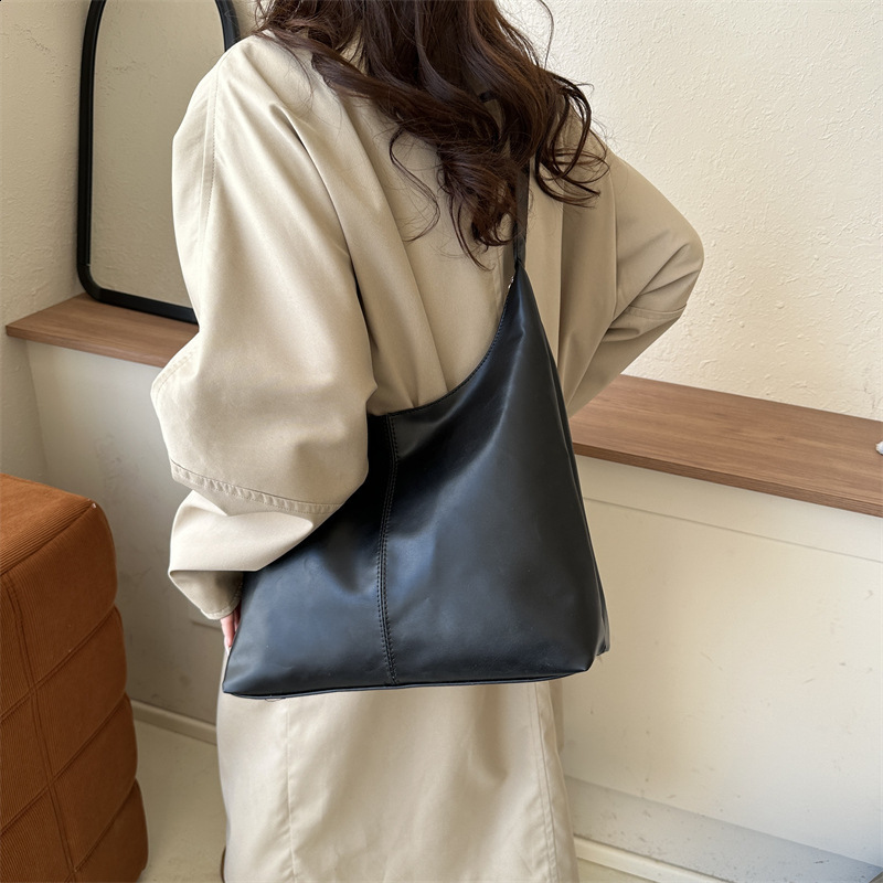 Commuting Texture Single Shoulder Bag for Women 2024 Popular Korean Style Underarm Bag Tote Bag Fashionable Women