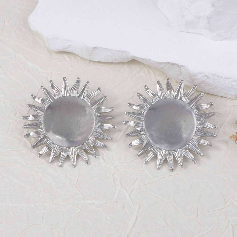 Fashion Minimalist Alloy Sunflower Earrings - Retro Versatile Beach Style Women's Light Luxury Studs