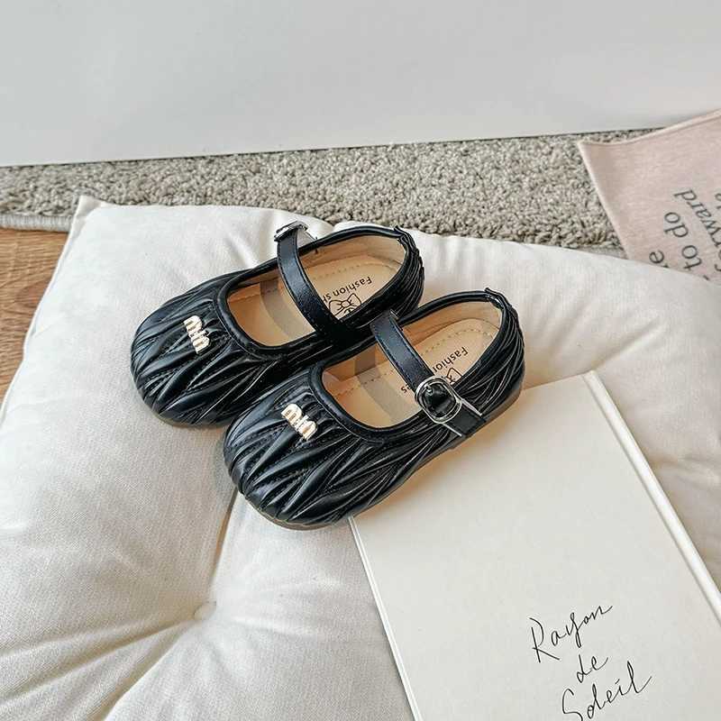New Girls Small PU Leather Shoes for Spring and Autumn 2024 Baby Soft Bottom Round Insole 1-Foot Casual ApartmentXJ250331