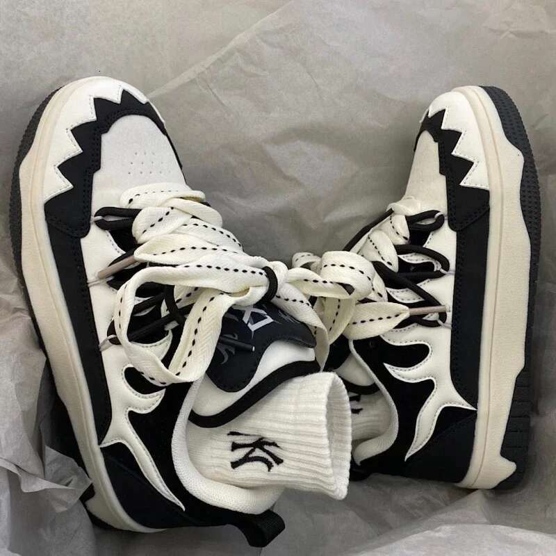 Designer Shoes 2025 New Sports Shoes Men's Retro Trend College Style Graffiti Couple Fashion Outdoor Men's Skateboard Shoes Men's And W