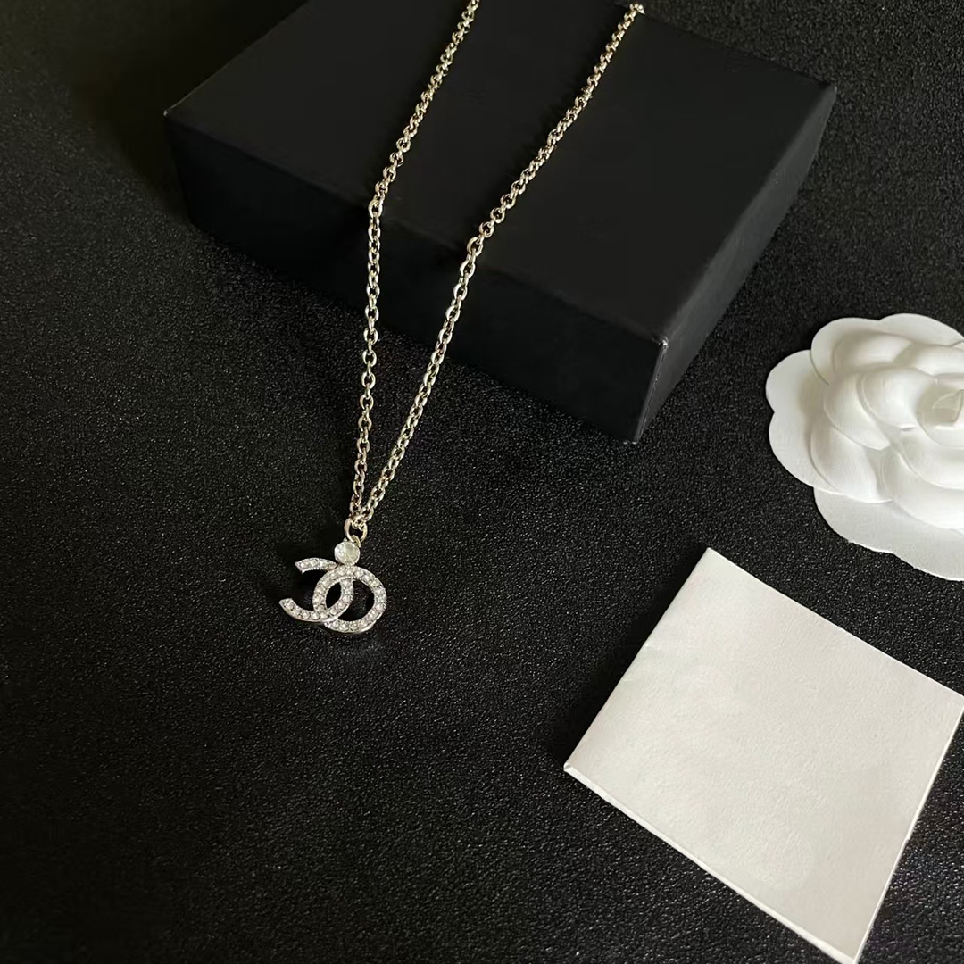 Necklace Designer necklaces Luxury necklaces Diamond-studded necklaces Necklaces for women high quality jewelry Fashion classic couple mother gift