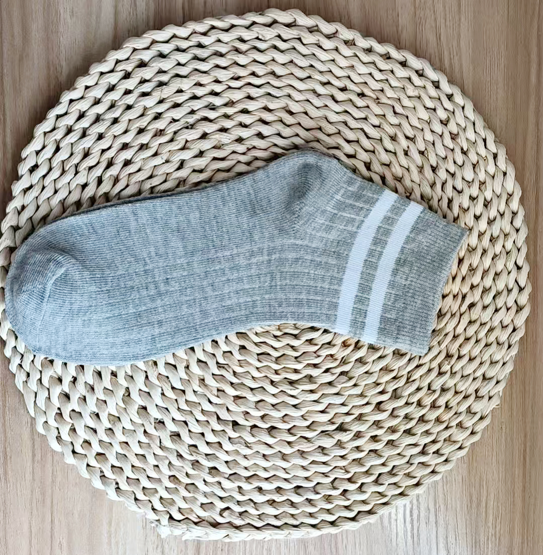 Colorblocked two-bar casual business style mid-calf socks for all kinds of business casual sports people made of polyester A pack of 10 pairs