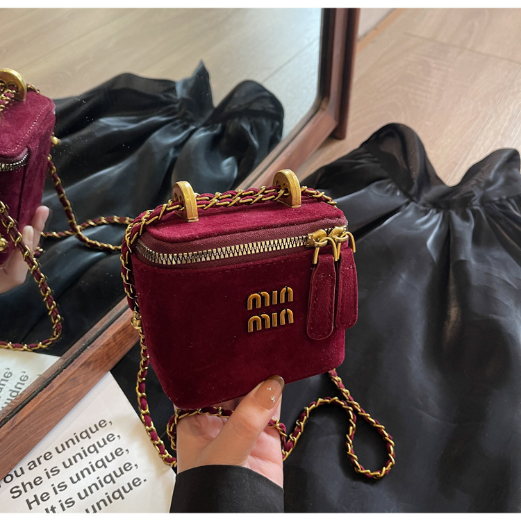 Bucket bag niche mini bag for women retro new frosted chain crossbody bag Autumn/winter casual mouth red envelope 2025
