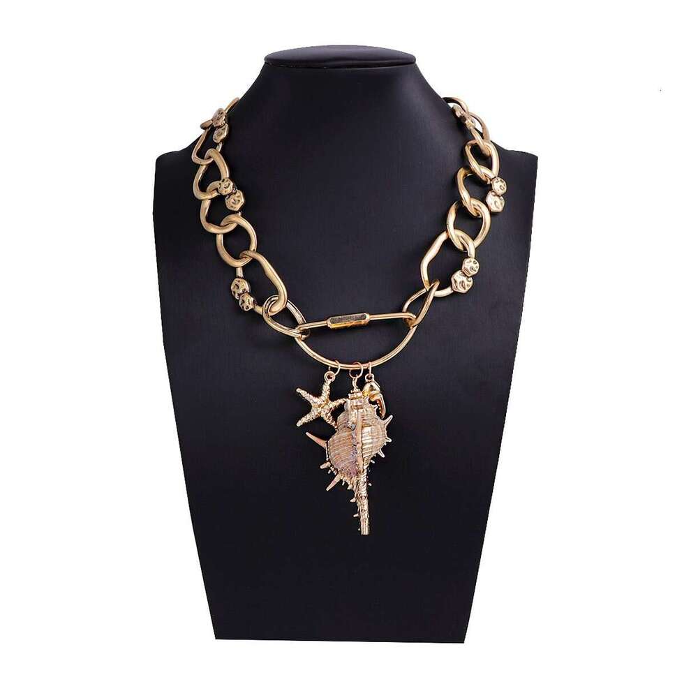 Trendy Ocean Vacation Style Alloy Chain Conch Pendant Necklace Light Luxury Elegant Women Jewelry