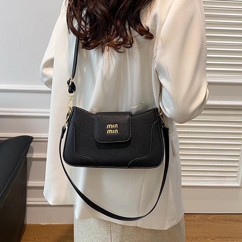 Crossbody bag small square armpit crescent bag women's new fashion temperament simple everything single shoulder 2025