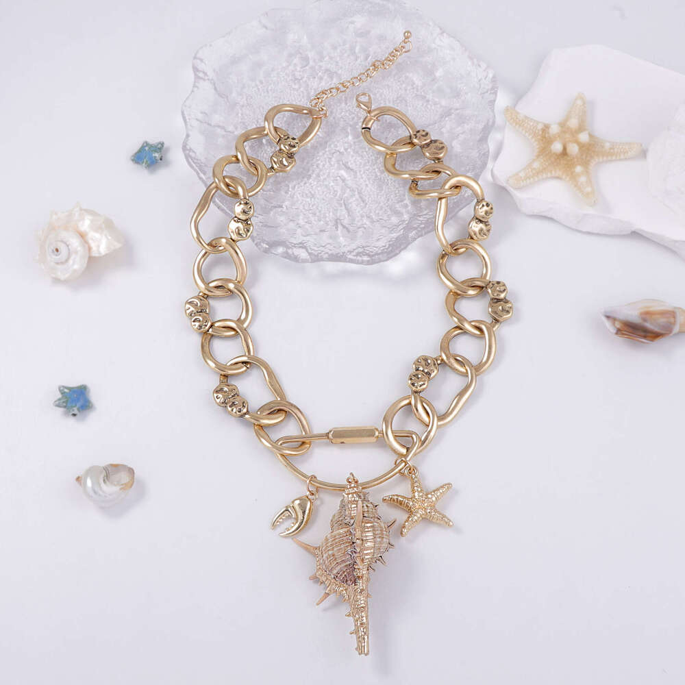 Trendy Ocean Vacation Style Alloy Chain Conch Pendant Necklace Light Luxury Elegant Women Jewelry