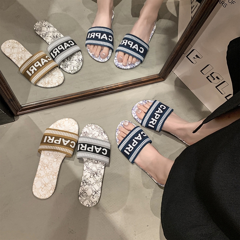 Free shipping 2025 Summer new embroidered letter slippers Holiday Holiday beach flip-flops new plus size flip-flops women 35-43
