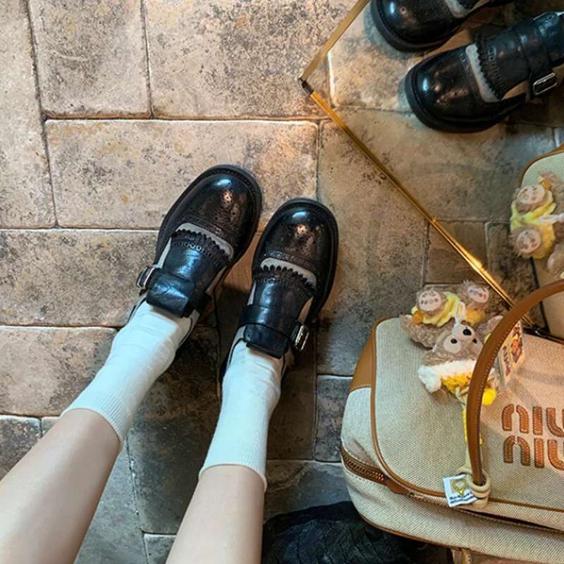 Brogue Woman Platform Flats British Style Vintage Cut-Outs Flat Casual Women Oxford Shoes Retro