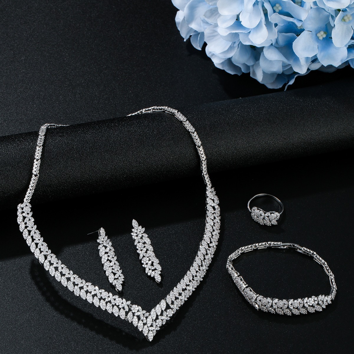 Nigeria 4pcs Bridal Zirconia Jewelry Sets For Women Party Dubai Nigeria platinum plating CZ Crystal Wedding Jewelry Sets 241016