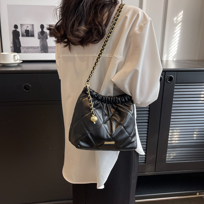 hot new free shipping designer bags for womens messenger bag black white Fashionable versatile bag